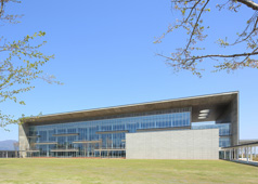 燕市庁舎（床）